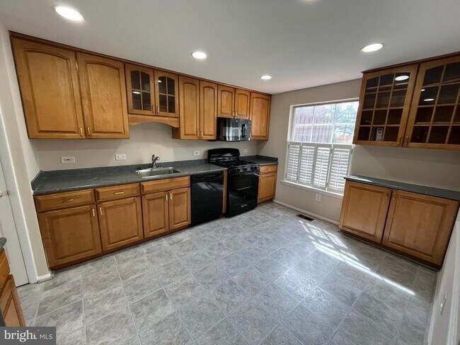 Building Photo - 15705 Anamosa Dr