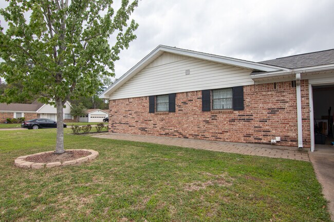 Building Photo - 7575 Chelsea Pl