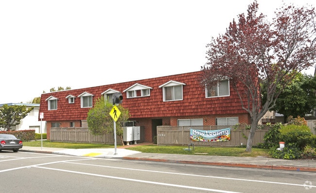 Building Photo - Chateau Beau Apartments
