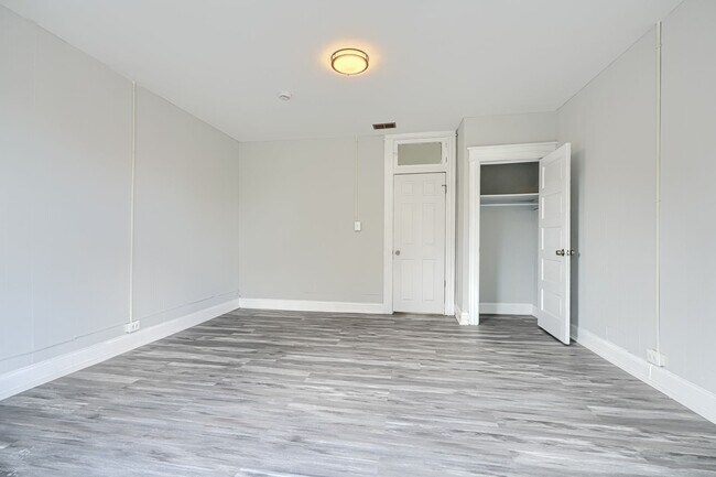 Building Photo - 400 N Hilton St