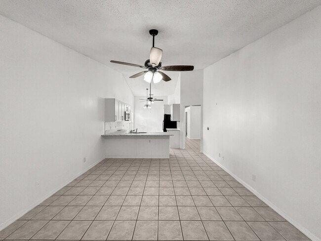 Building Photo - Move-In Ready 3 Bed | 2 Bath Home in Prime Tampa Location