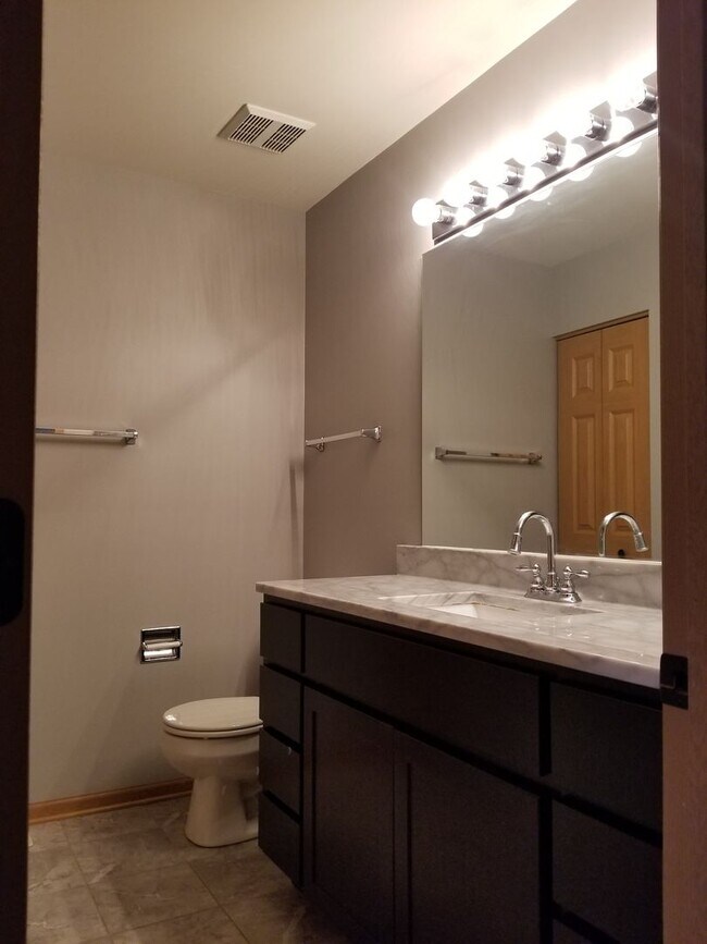 Building Photo - North Naperville Two Bedroom