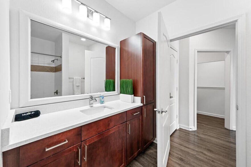 Building Photo - 4800 Seascape Way