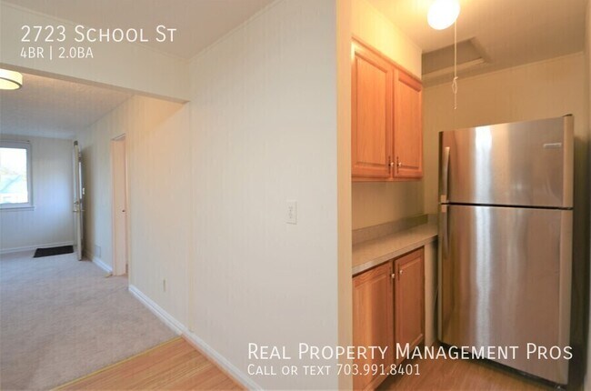 Building Photo - 2723 School St