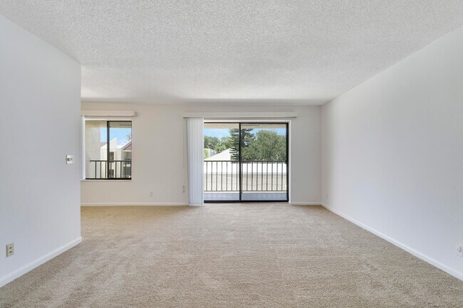 Building Photo - 150 Pineview Rd