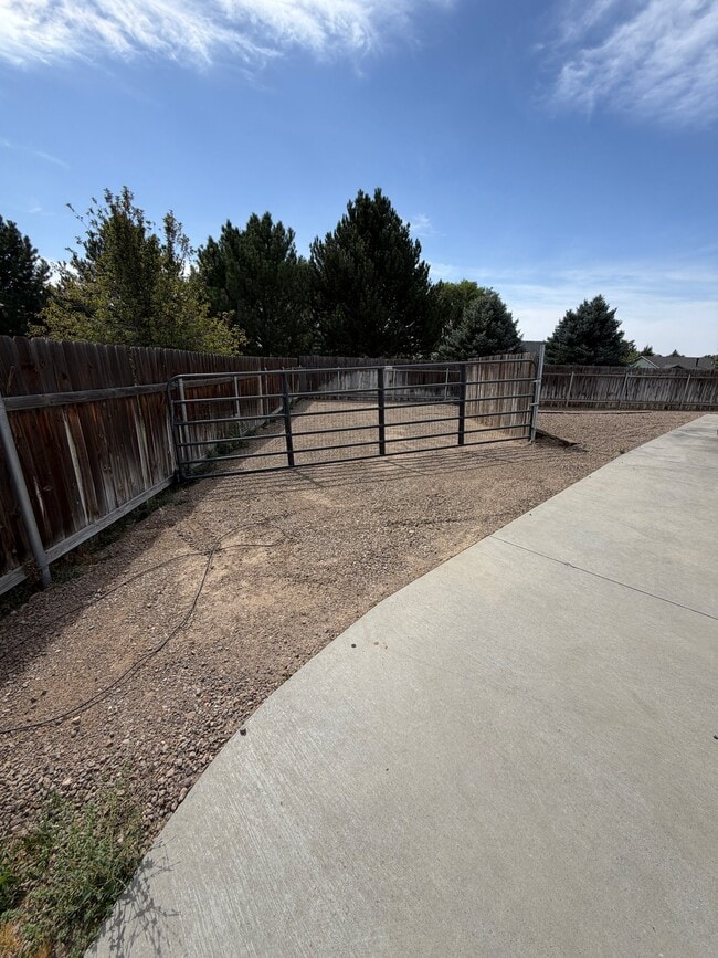 Building Photo - 435 NE Greystone Loop