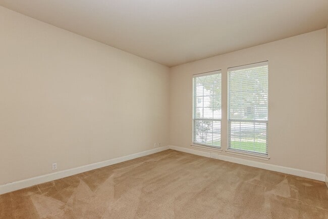 Building Photo - Immaculate Cedar Park home