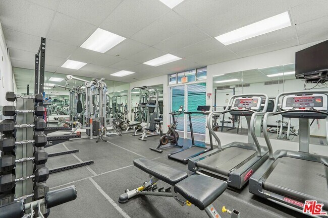 Building Photo - 10535 Wilshire Blvd