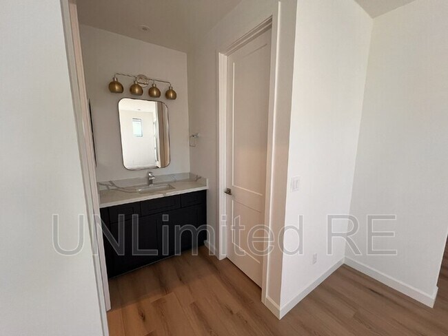 Building Photo - 5705 E Cannon Pl