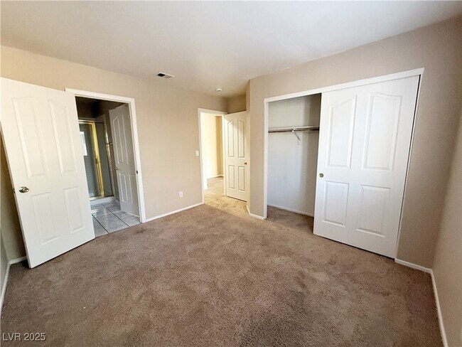 Building Photo - 7761 Locke Haven Dr