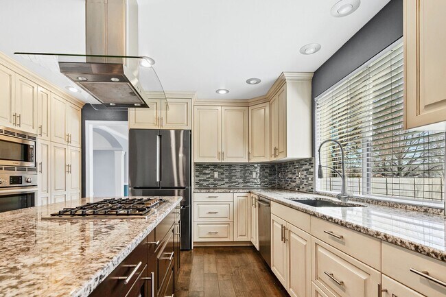 Building Photo - Parkside Paradise: Spacious 5-Bed Luxury in Hobble Creek