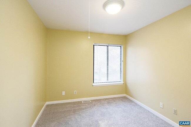 Building Photo - 964 Sutton Ct