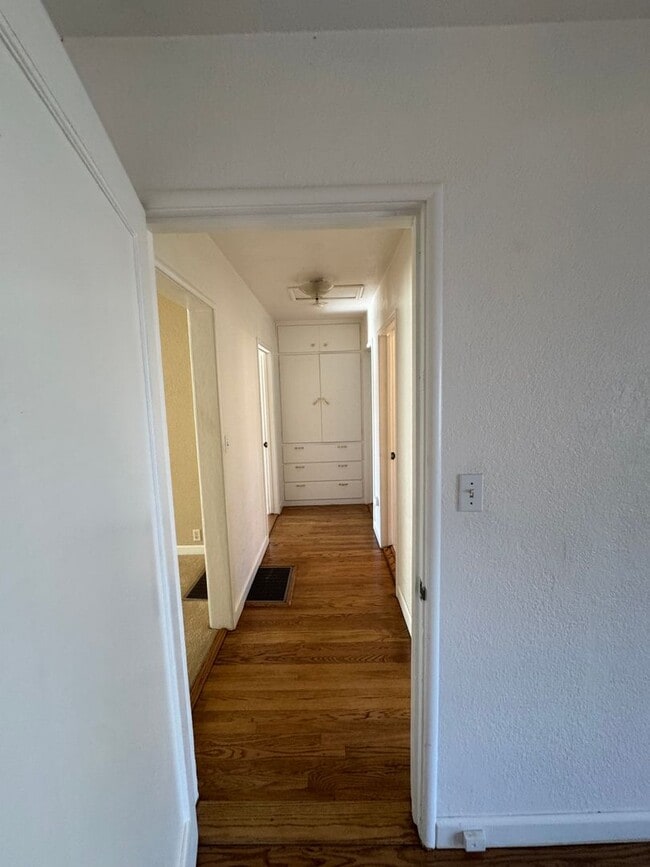 Building Photo - 1201 W Elm St