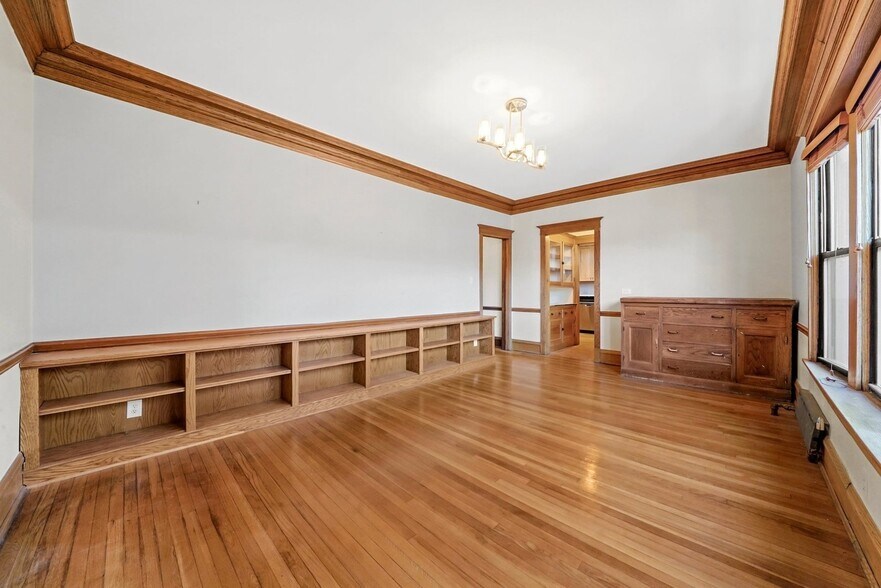 Dining Room, empty - 5520 S Cornell Ave
