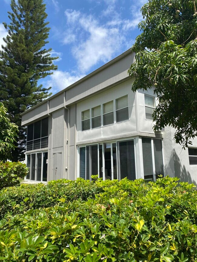 Building Photo - 148 Normandy Ln