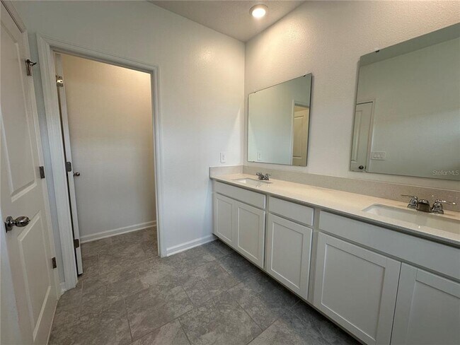 Building Photo - 3170 Laurent Lp