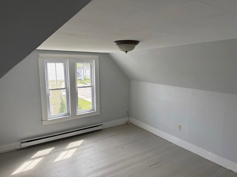 Building Photo - 88 Roxbury St