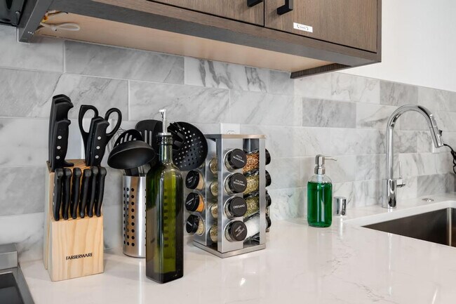 Building Photo - 5300 NE 67th St