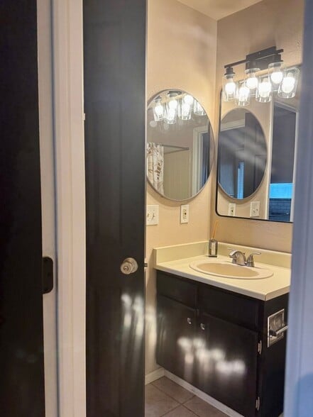 Building Photo - 13762 E Lehigh Ave