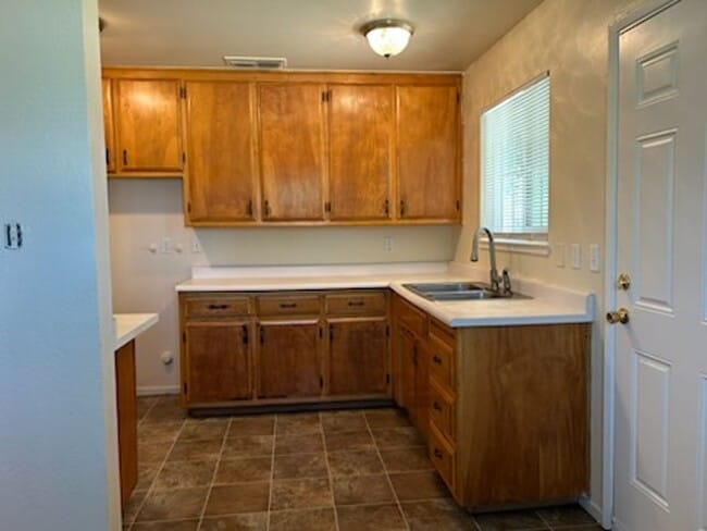 Building Photo - Single Family Home w/ Attached Garage, Lar...