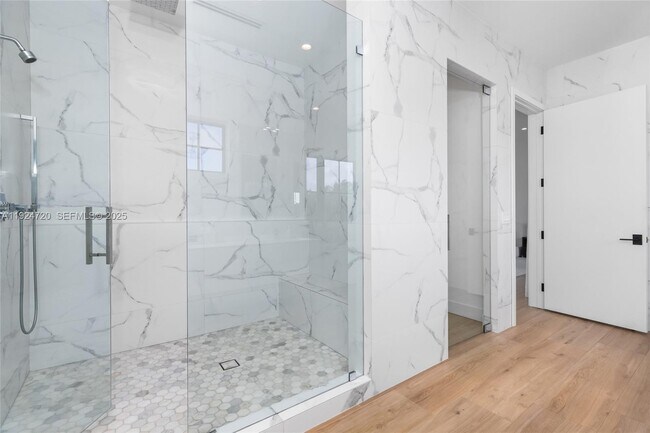 Building Photo - 895 NE 76th St