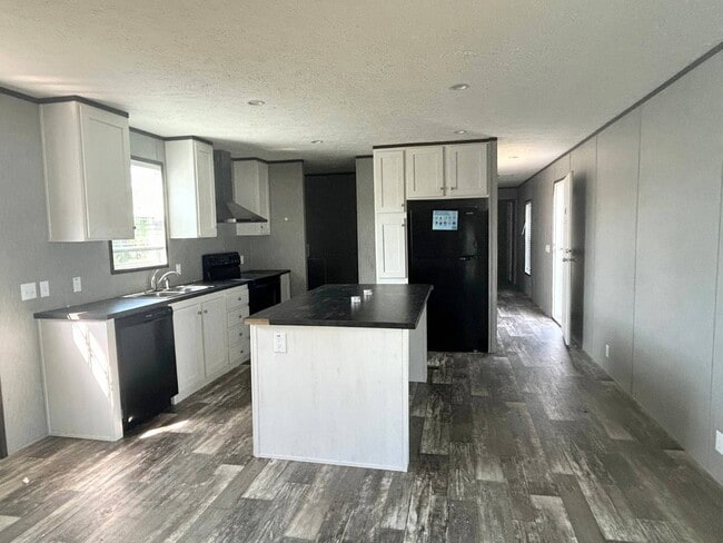 Building Photo - 575 Payne Creek