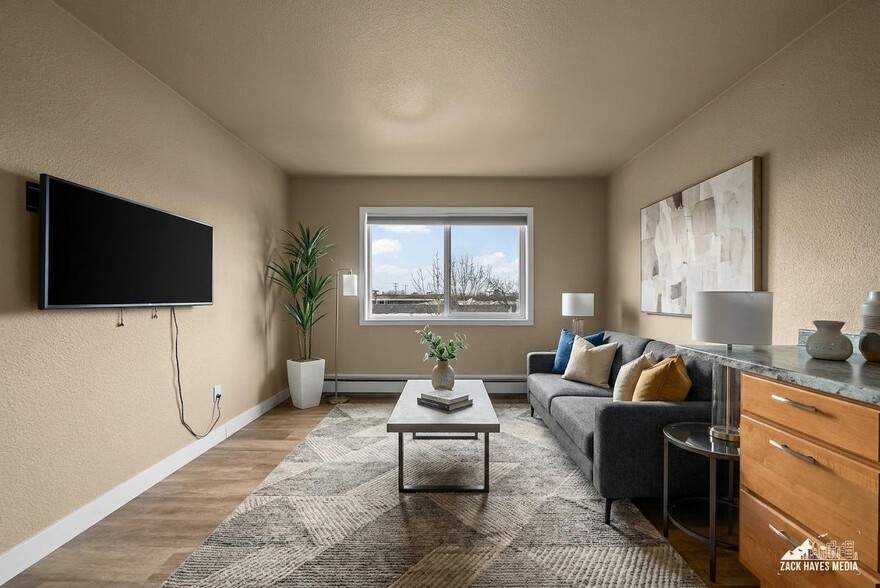 Building Photo - 618 Gambell St