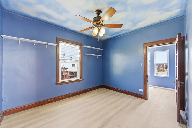 Building Photo - 9517 S Escanaba Ave