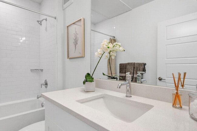 Building Photo - Discover Encore at Aria