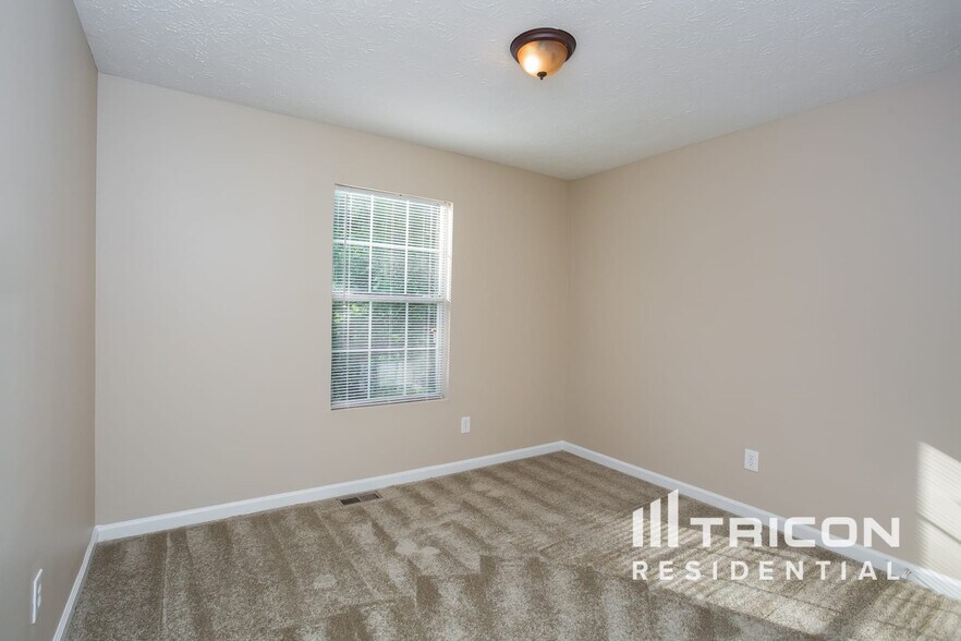 Building Photo - 5795 Wellborn Oaks Ct