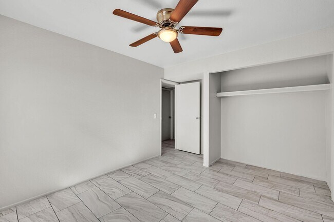 Building Photo - 45 N Phyllis