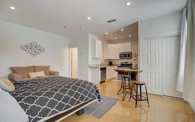 Building Photo - 947 N Ormewood Park Dr SE