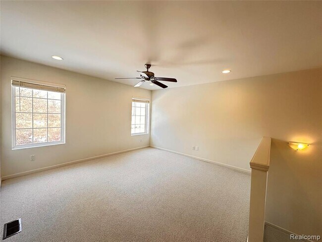 Building Photo - 149 S Vista