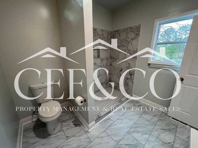 Building Photo - Spacious 3 Bed / 2 Bath Home – District 7, Spartanburg