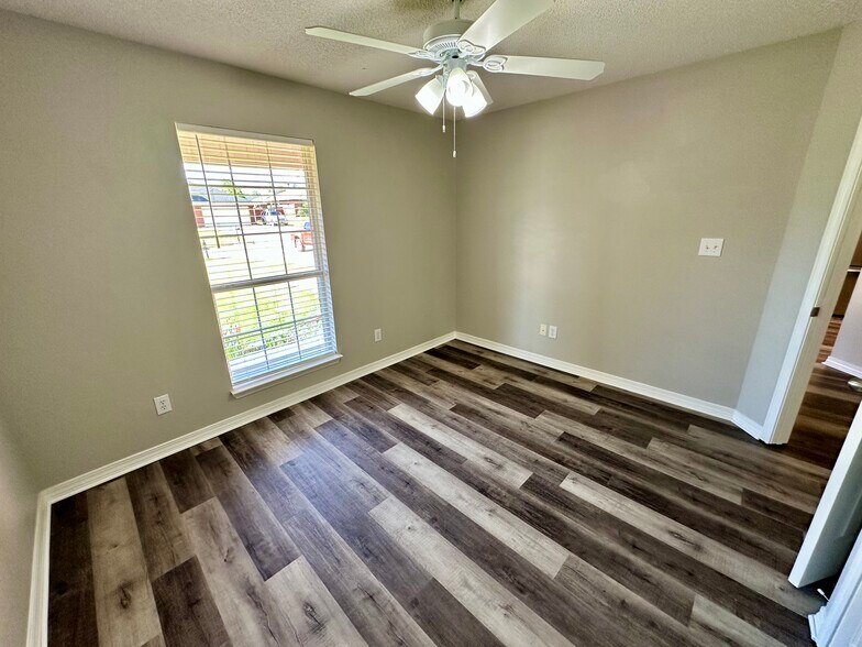 Building Photo - 11699 Madrone Ln