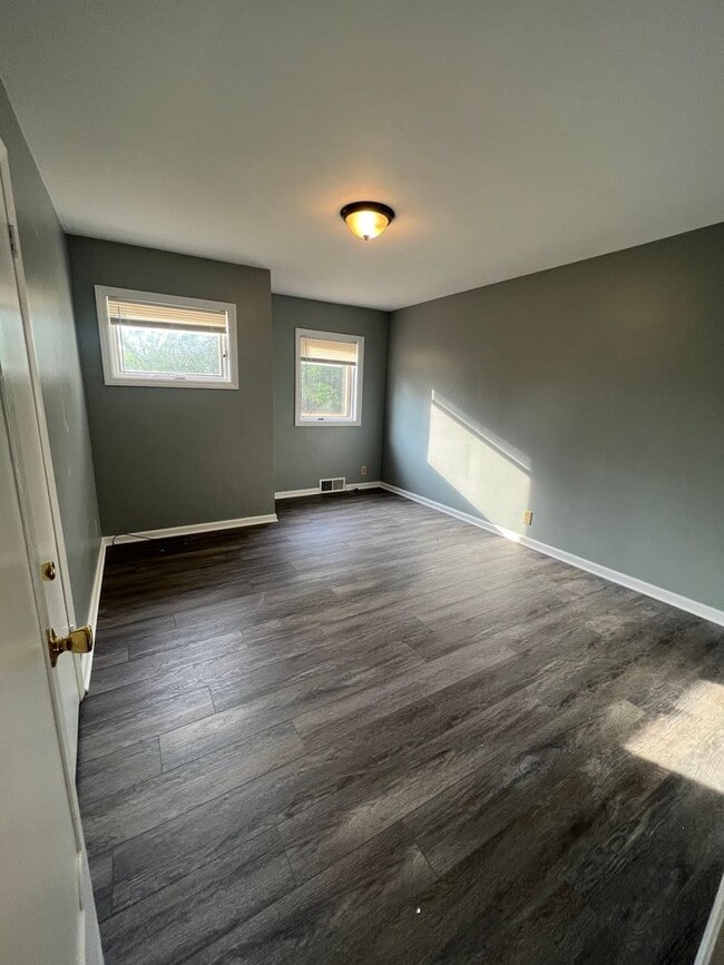 Building Photo - 3-bedroom, 2-bathroom private retreat in C...