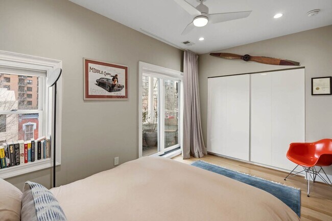 Building Photo - Mt Vernon Square Penthouse Condo