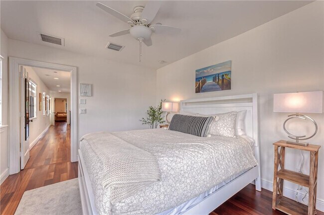 Building Photo - 1206 NE 1st St