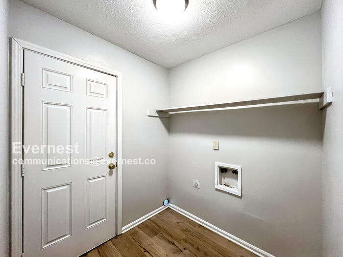 Building Photo - 5697 Tulip Tree Dr