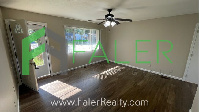 Building Photo - Beautiful 3 bedroom home with attached garage