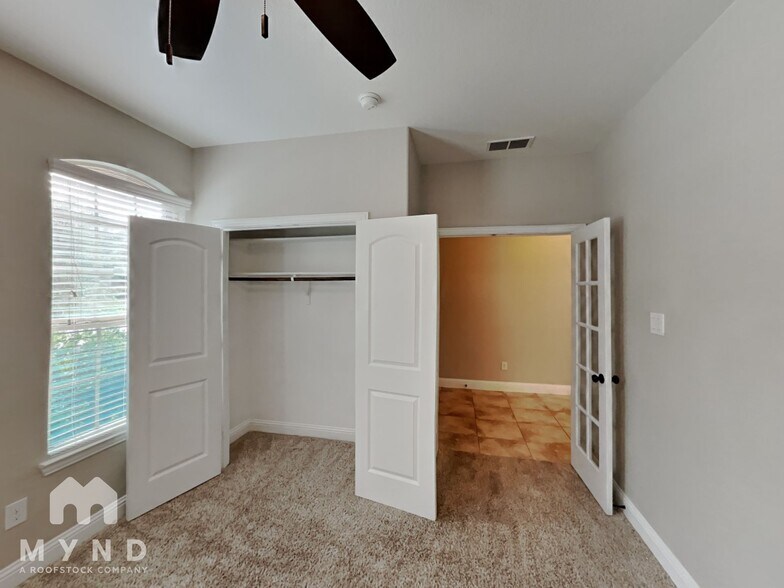 Building Photo - 405 Bentley Dr