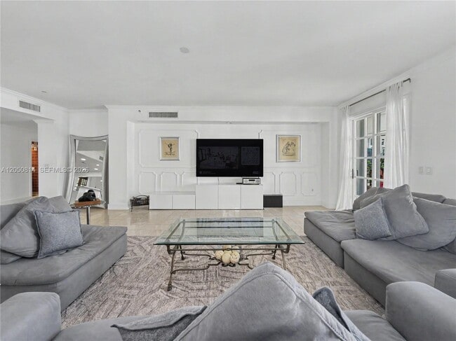 Building Photo - 2124 Fisher Island Dr