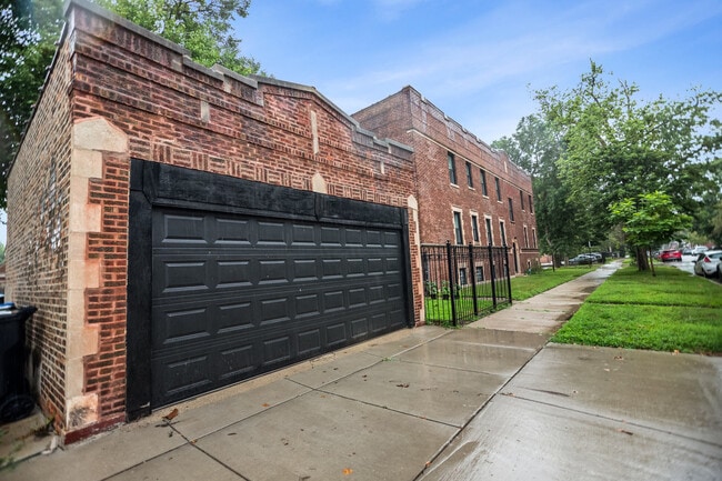 Building Photo - 7958 S Luella Ave