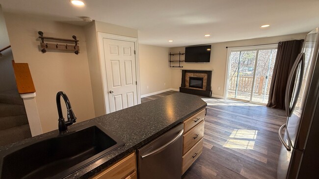 Building Photo - Modern 2-Bedroom Townhouse Condo – Water &...