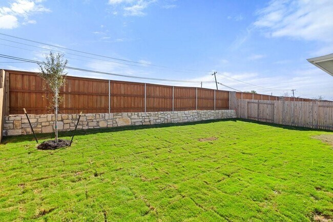 Building Photo - 668 Backstays Lp