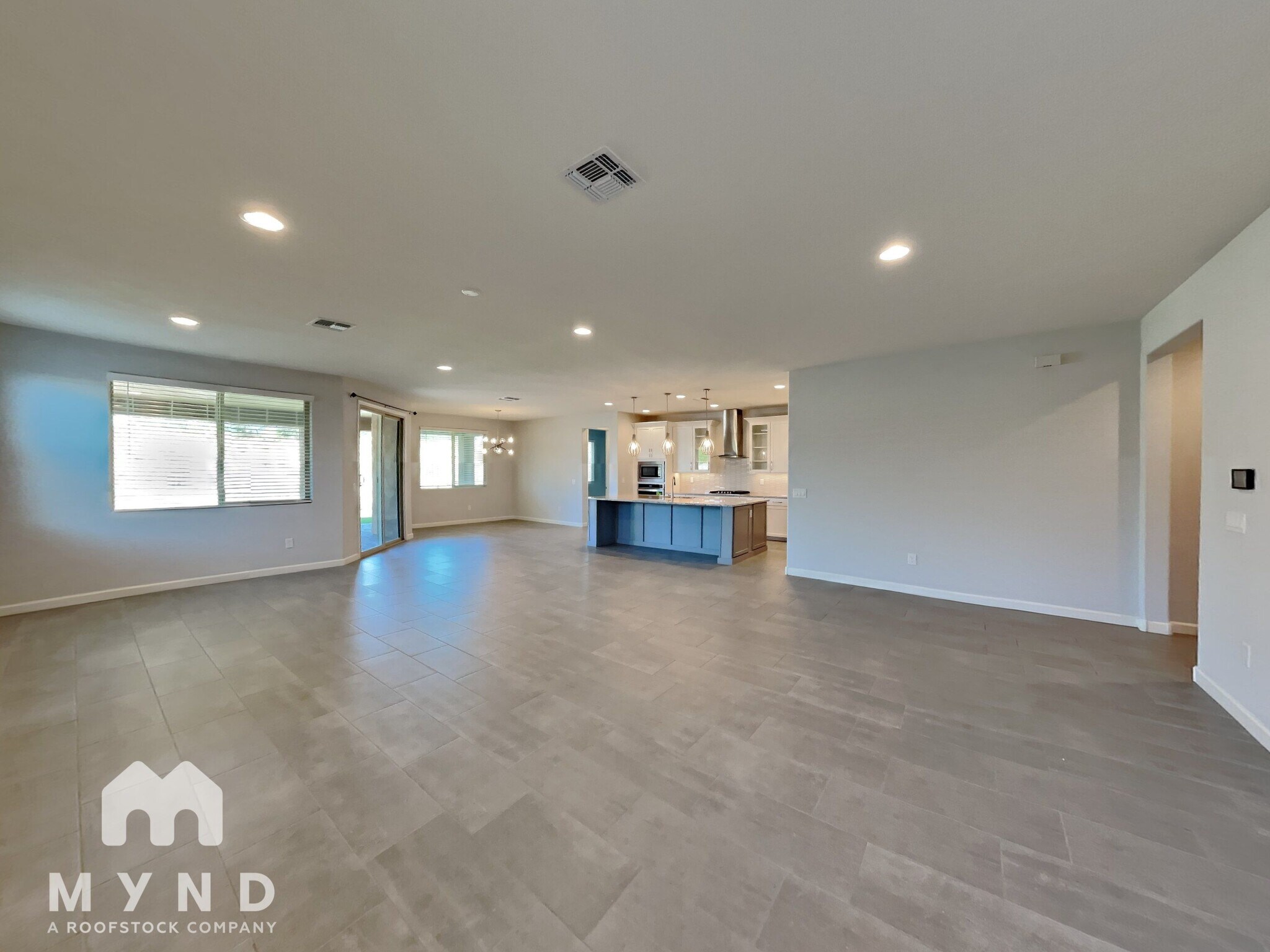 Building Photo - 720 E Silver Canyon Pl