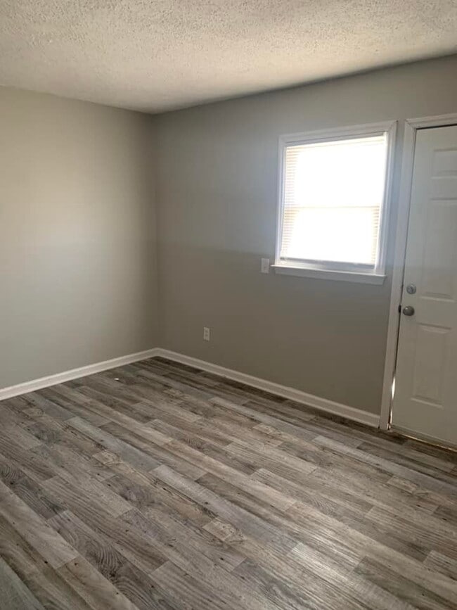 Building Photo - Caswell at Central Avenue