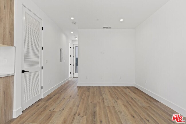Building Photo - 10915 Hesby St