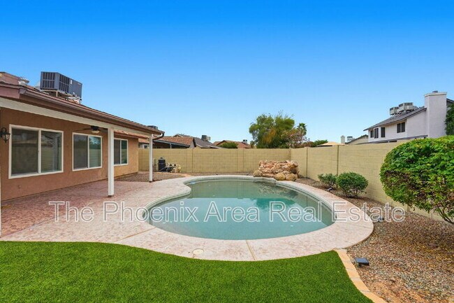 Building Photo - 4425 E Douglas Ave