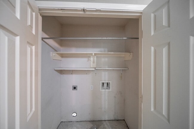 Building Photo - 327 Chateau Woods Pkwy Dr